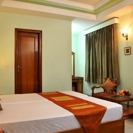Hotel Citi International Дели Экстерьер фото
