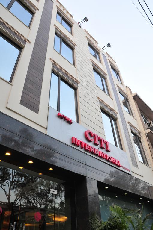 Hotel Citi International Дели Экстерьер фото